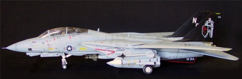 Amazon | 1/18 F-14Aトムキャット VF-154 ブラックナイツ (塗装済み